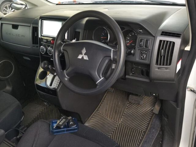 2015 Mitsubishi Delica D:5 M auction photo 3