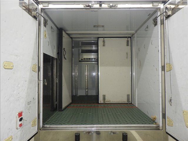 2018 Mitsubishi Fuso Canter Refrigerated and frozen trucks auction photo 4