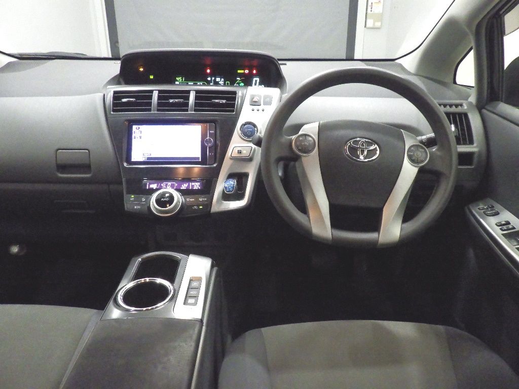 2014 Toyota Prius Alpha S auction photo 3