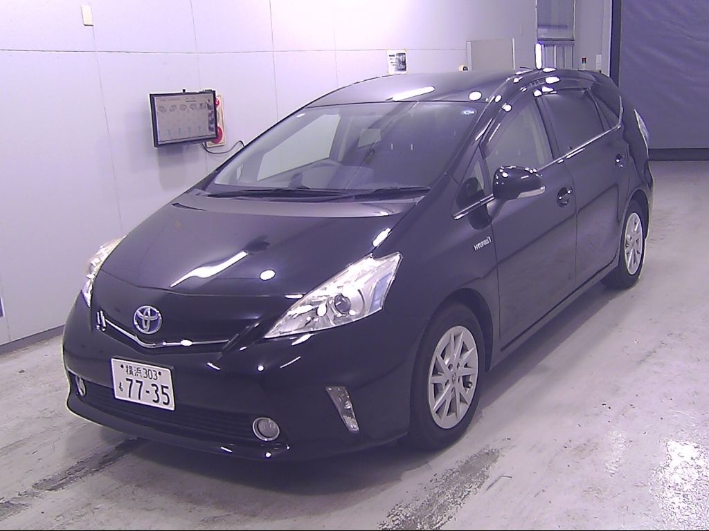 2014 Toyota Prius Alpha S auction photo 4