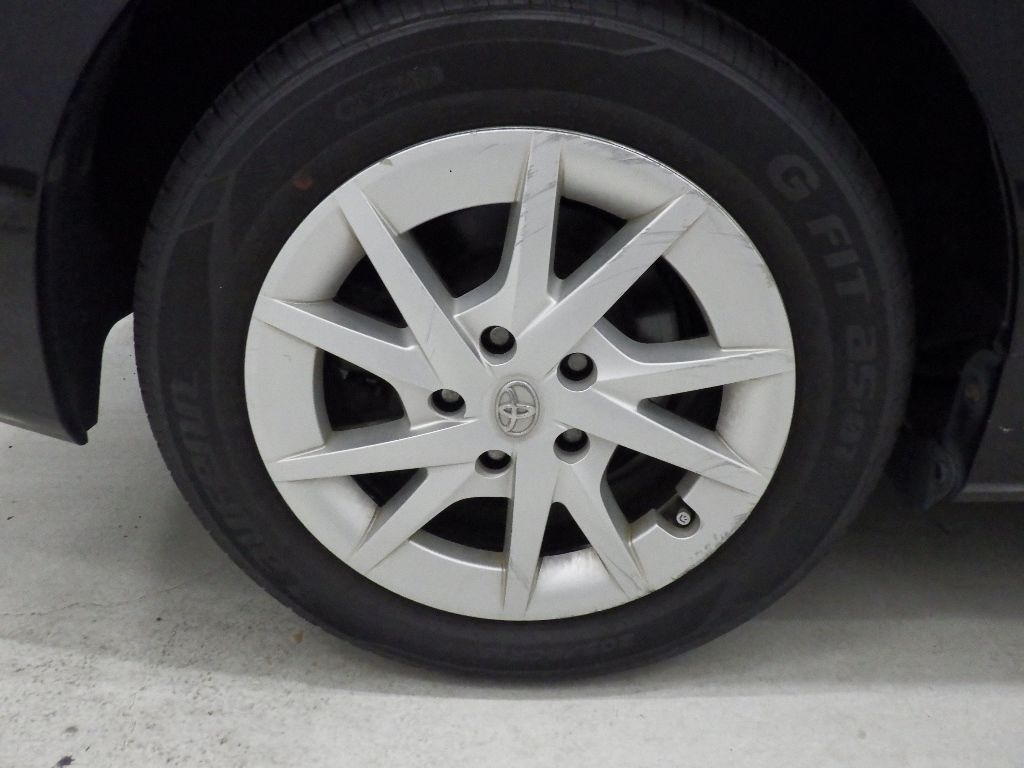2014 Toyota Prius Alpha S auction photo 9