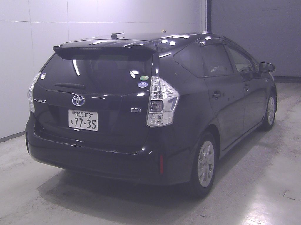 2014 Toyota Prius Alpha S auction photo 2