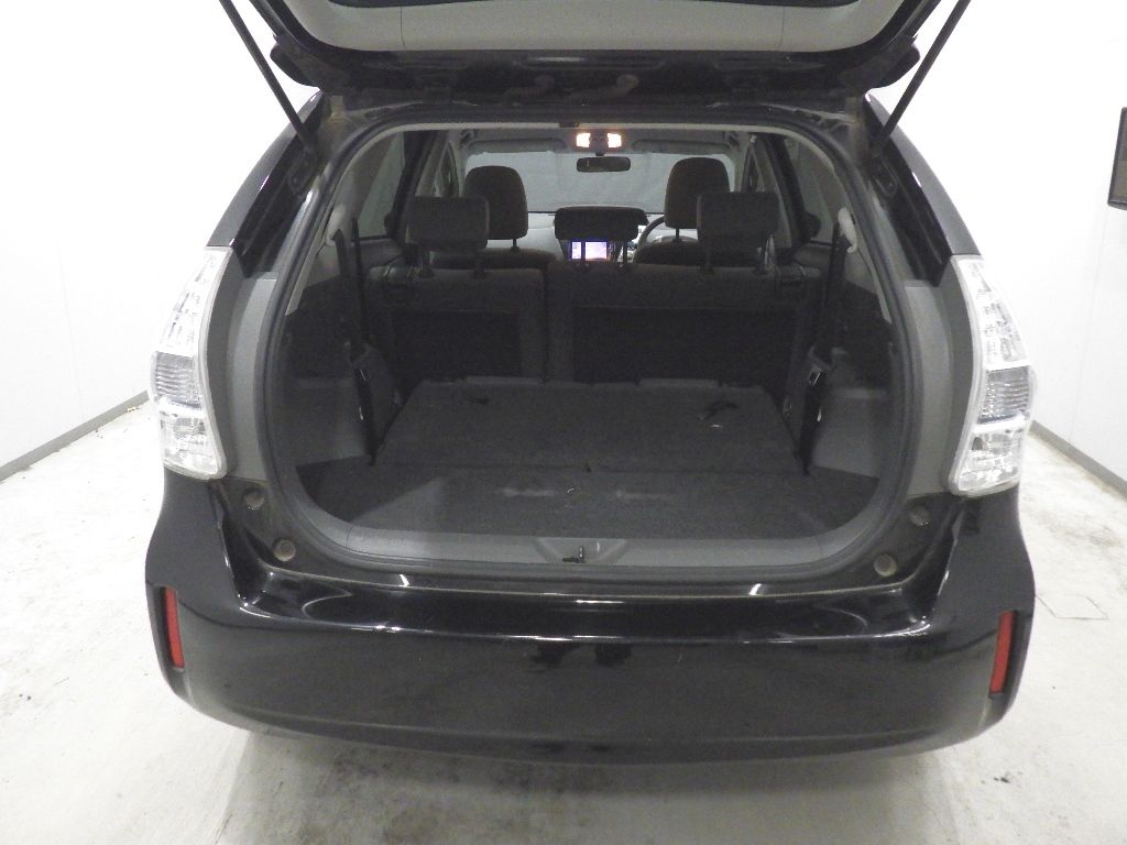 2014 Toyota Prius Alpha S auction photo 8