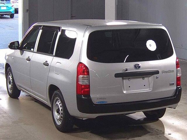2022 Toyota Probox ハイブリットGX auction photo 2