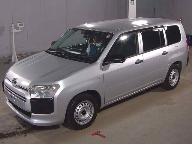 2022 Toyota Probox ハイブリットGX auction photo 4
