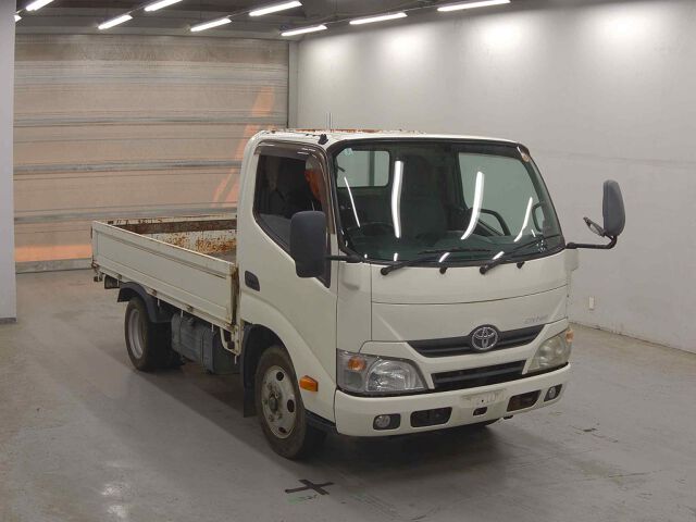 Japan Auction Vehicles 5 2012 Toyota Dyna auction photo