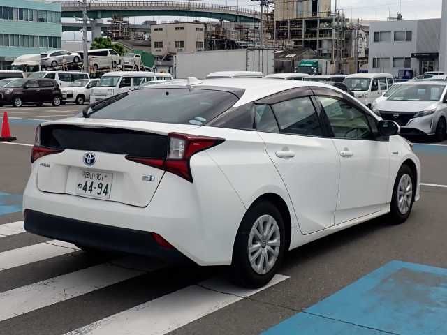2019 Toyota Prius S auction photo 2