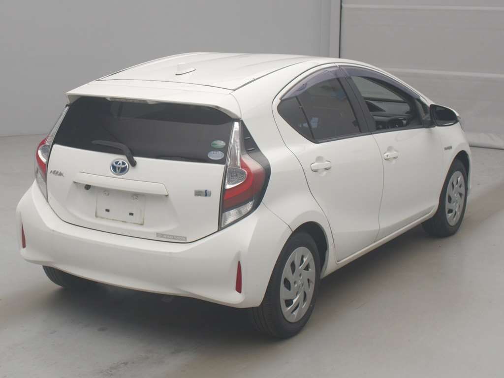 2019 Toyota Aqua S auction photo 2