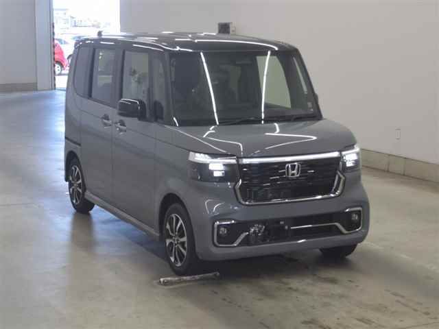 2026 Honda N_BOXカスタム Two-tone coordinated style Japan auction vehicle