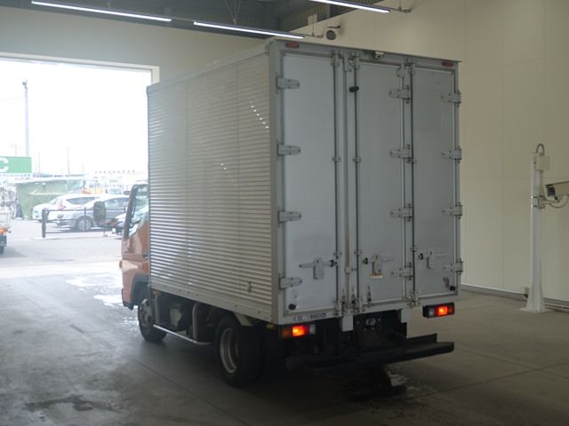 2017 Mitsubishi Fuso Canter Aluminum van auction photo 2