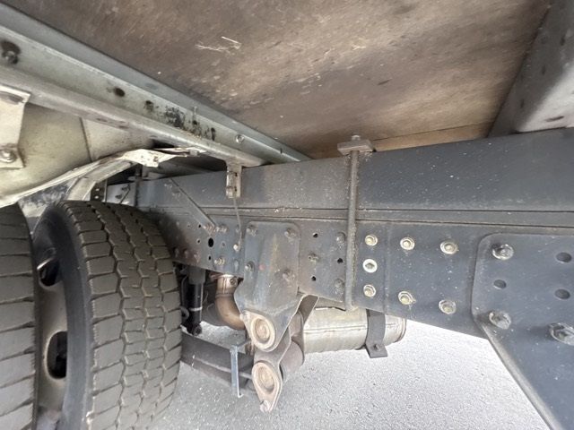 2017 Mitsubishi Fuso Canter Aluminum van auction photo 14