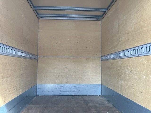 2017 Mitsubishi Fuso Canter Aluminum van auction photo 20