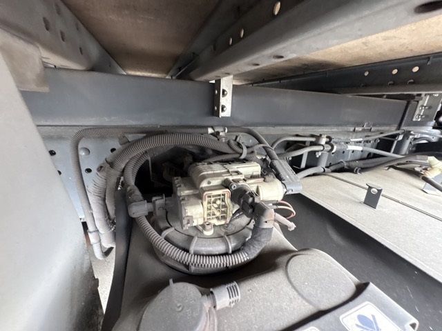 2017 Mitsubishi Fuso Canter Aluminum van auction photo 17