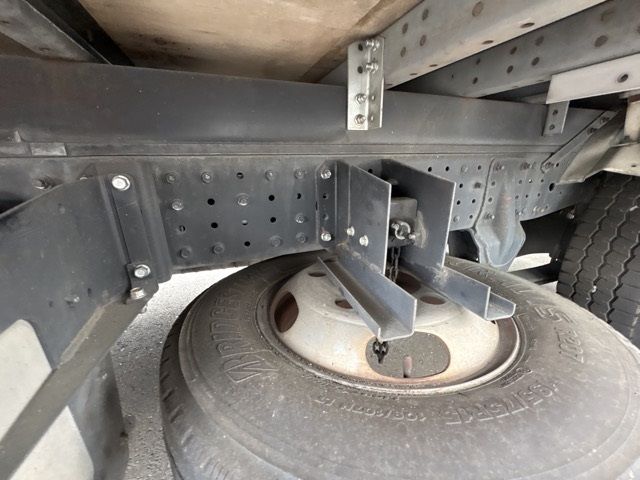 2017 Mitsubishi Fuso Canter Aluminum van auction photo 12