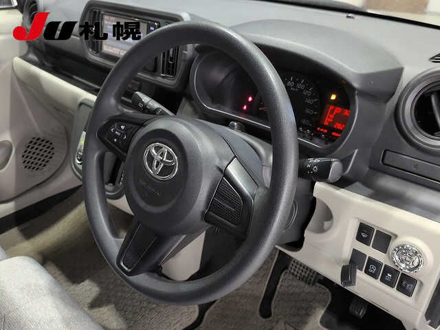 2017 Toyota Passo 4WD X Lパッケージ auction photo 3