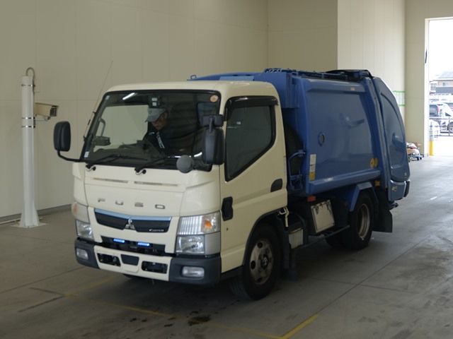 2020 Mitsubishi Fuso Canter Jinkai Japan auction vehicle