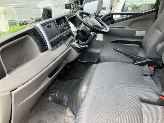 2020 Mitsubishi Fuso Canter Jinkai auction photo 5