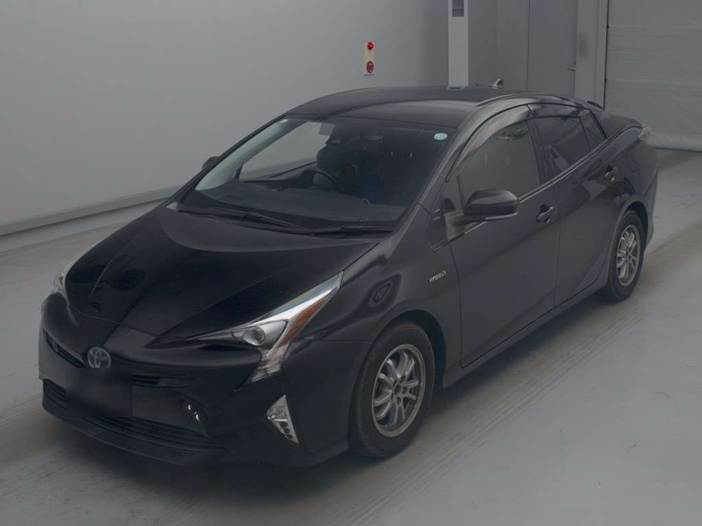 Japan Auction Vehicles 4 2017 Toyota Prius Sセーフティプラス auction photo