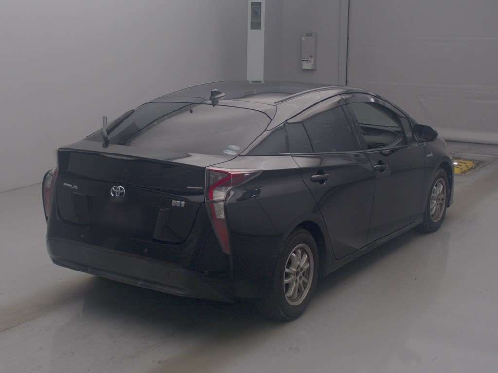 2017 Toyota Prius Sセーフティプラス auction photo 2