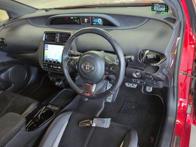 2019 Toyota Prius PHEV S GR Sport auction photo 3