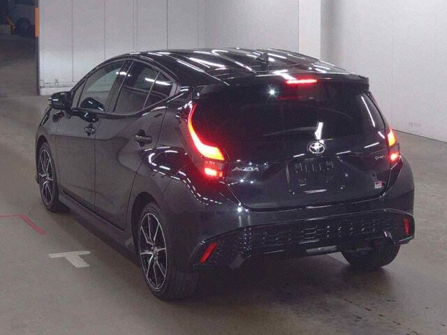 2025 Toyota Aqua GRスポーツ auction photo 2