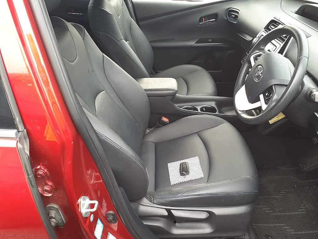 2017 Toyota Prius Sツーリングセレクション auction photo 8