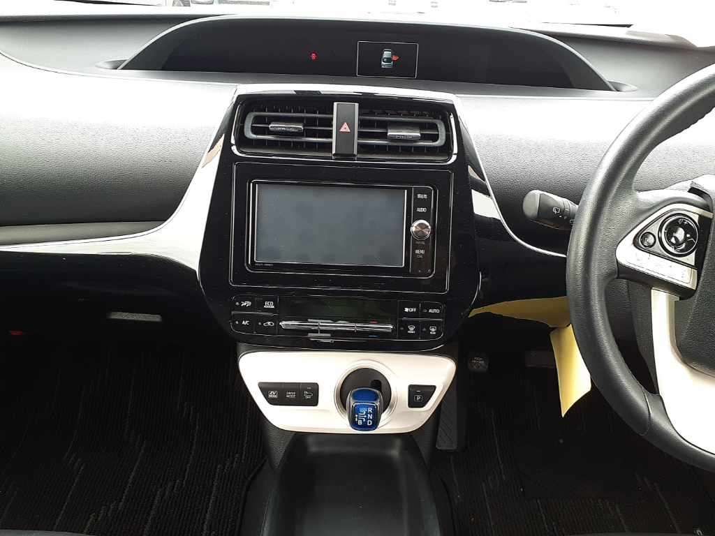 2017 Toyota Prius Sツーリングセレクション auction photo 9