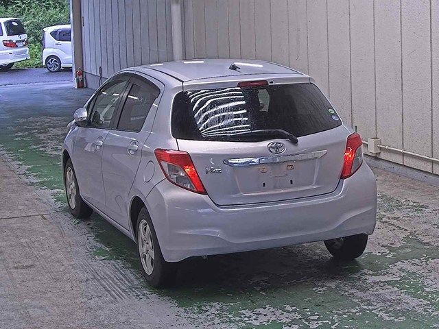 2014 Toyota Vitz F スマイルエディション auction photo 2