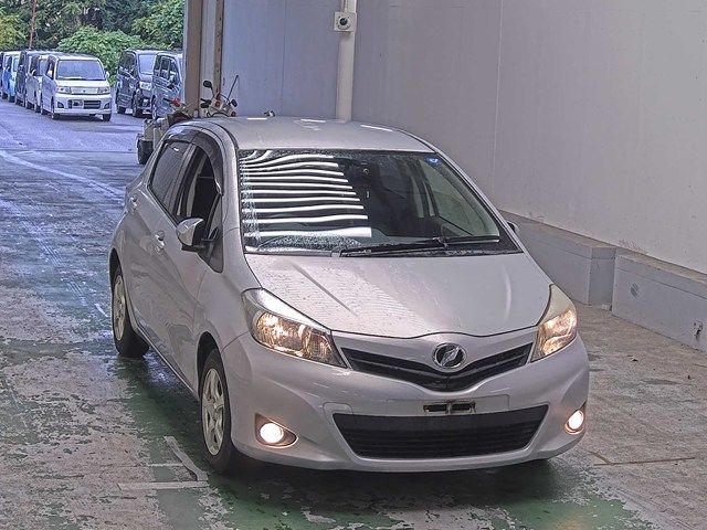 2014 Toyota Vitz F スマイルエディション Japan auction vehicle