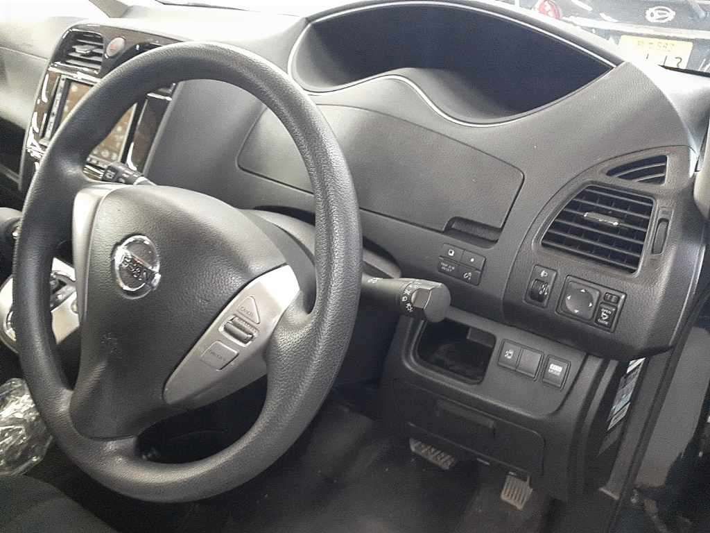 2012 Nissan Serena 20S auction photo 9