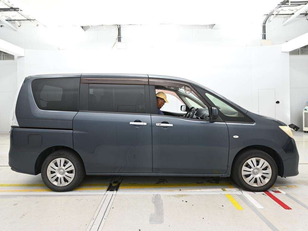2012 Nissan Serena 20S auction photo 3
