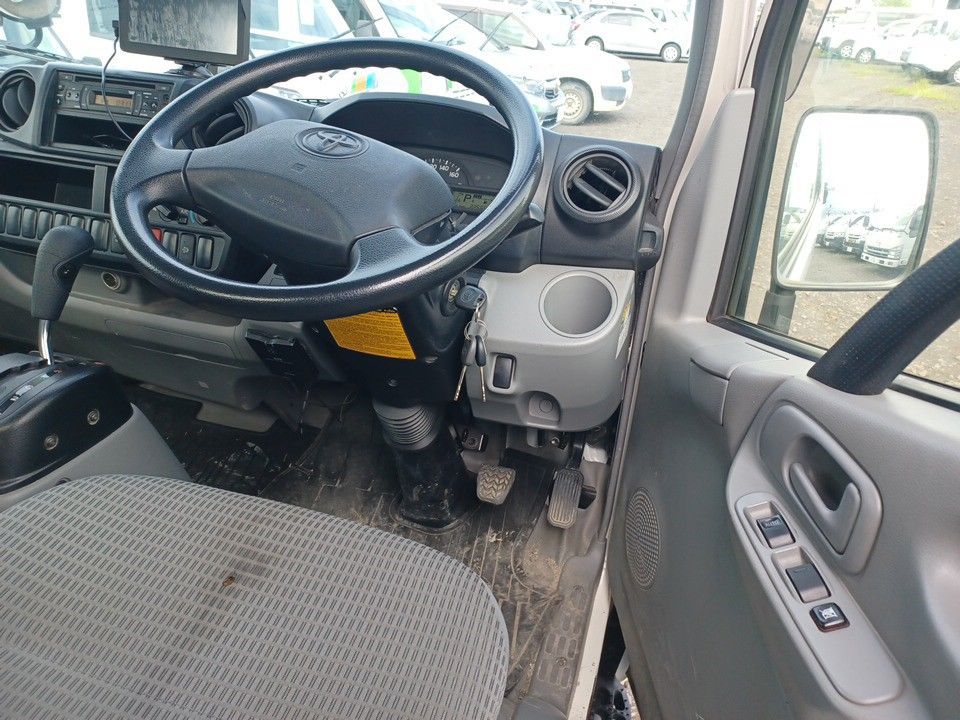 2020 Toyota Dyna auction photo 3