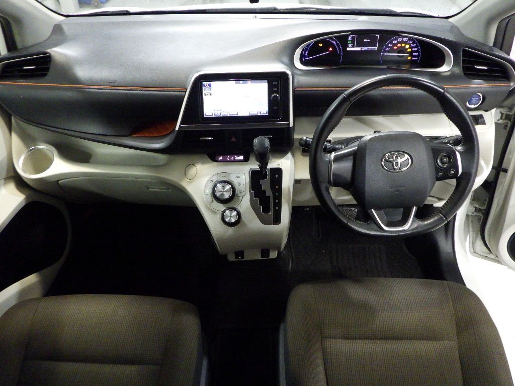 2017 Toyota Sienta Hybrid G ​​7-seater auction photo 3