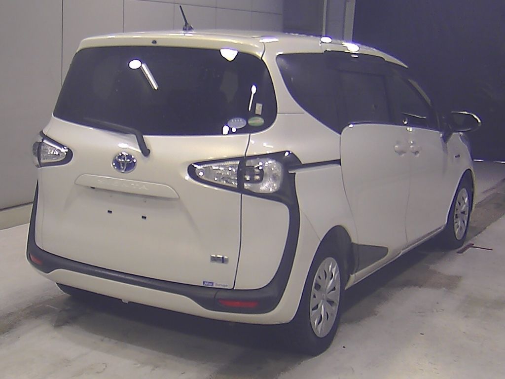 2017 Toyota Sienta Hybrid G ​​7-seater auction photo 2