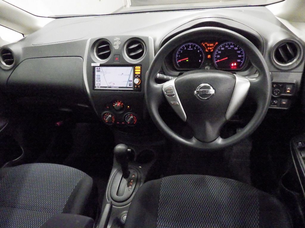 2016 Nissan ノート HB X auction photo 3