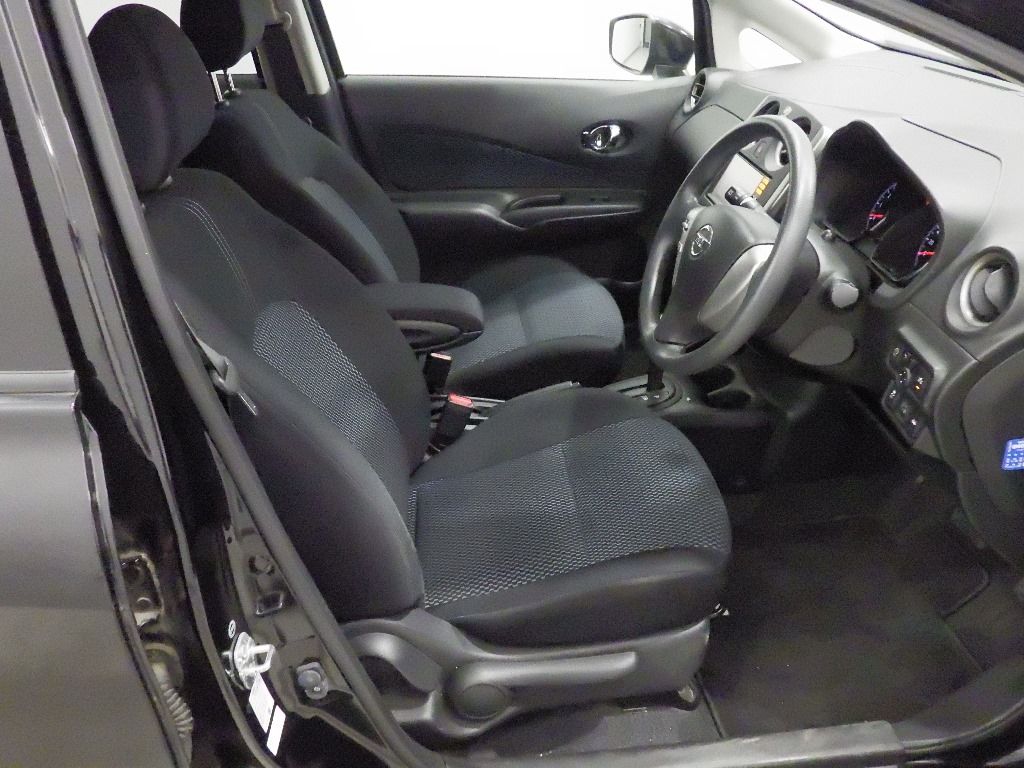 2016 Nissan ノート HB X auction photo 6