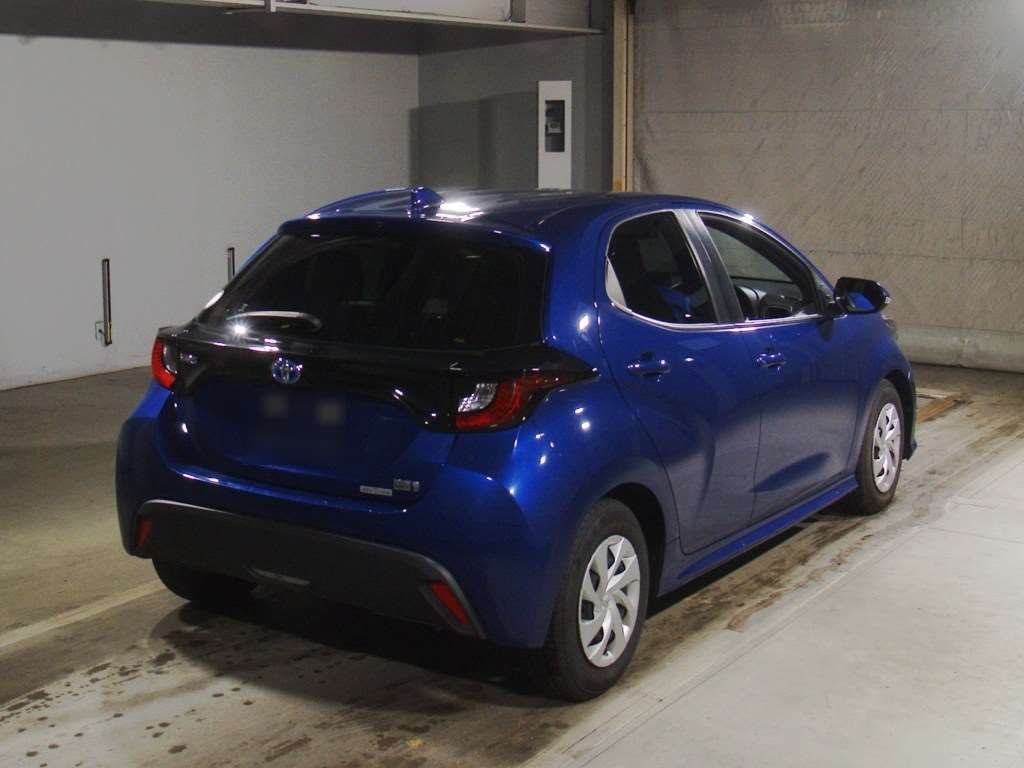 2022 Toyota Yaris ハイブリッドX auction photo 2