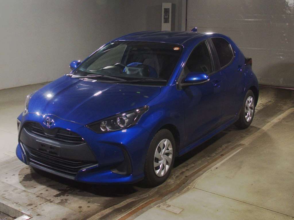Japan Auction Vehicles 4 2022 Toyota Yaris ハイブリッドX auction photo