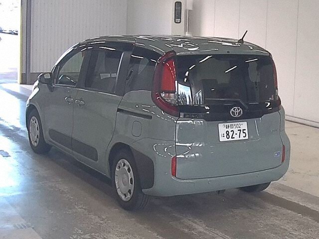 2024 Toyota Sienta ハイブリッドG auction photo 2