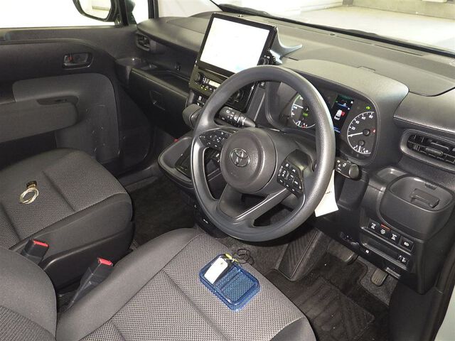 2024 Toyota Sienta ハイブリッドG auction photo 3