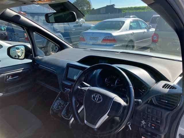 2016 Toyota Esquire Xi ウェルキャブスロープ auction photo 3