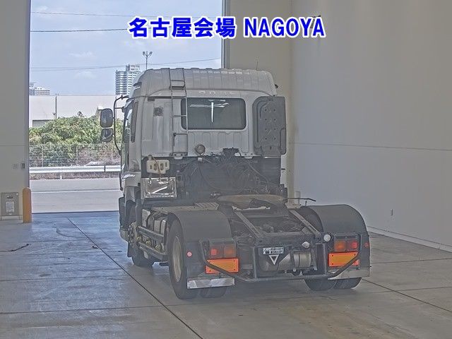 2005 Isuzu Giga トラクター auction photo 2
