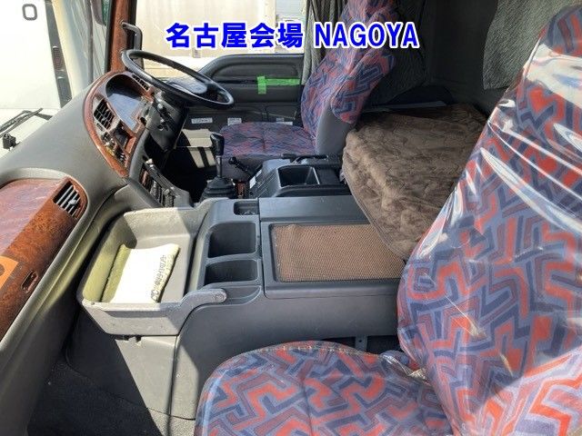 2005 Isuzu Giga トラクター auction photo 5