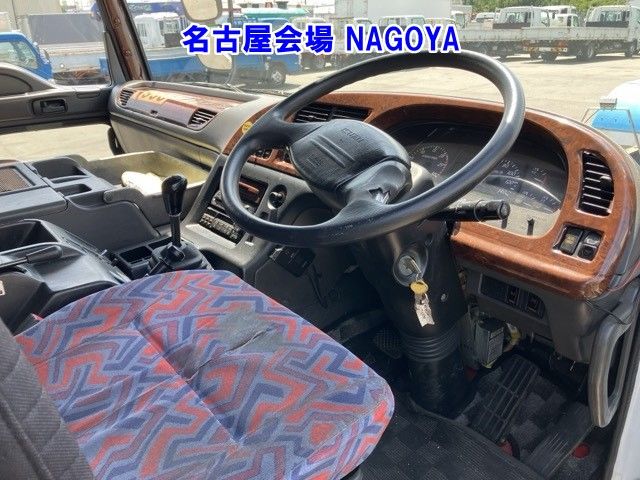2005 Isuzu Giga トラクター auction photo 4