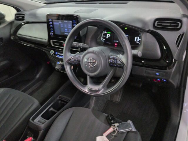 2025 Toyota Aqua X auction photo 3