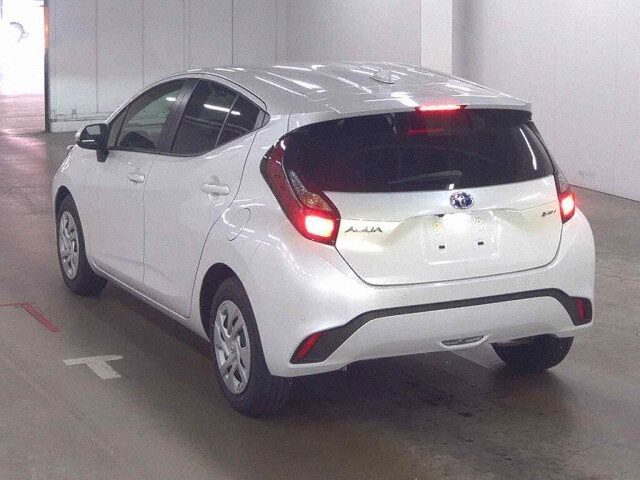 2025 Toyota Aqua X auction photo 2