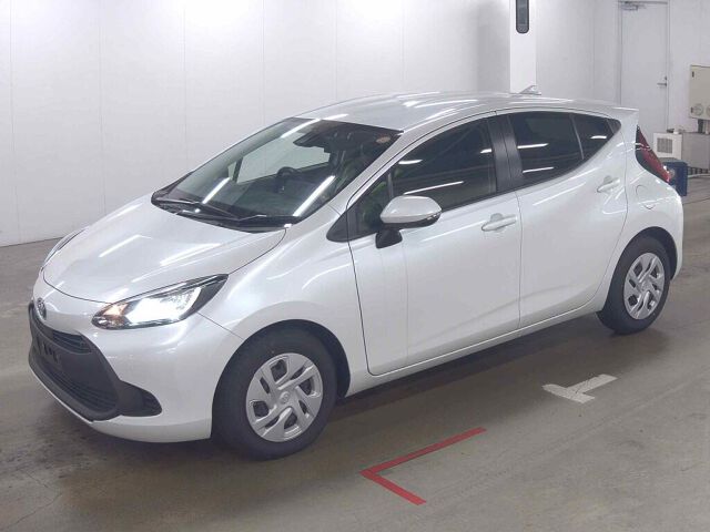 2025 Toyota Aqua X auction photo 4