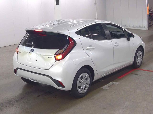 2025 Toyota Aqua X auction photo 5
