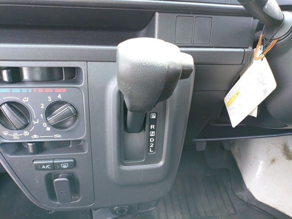 2020 Daihatsu ハイゼット カーゴ auction photo 12