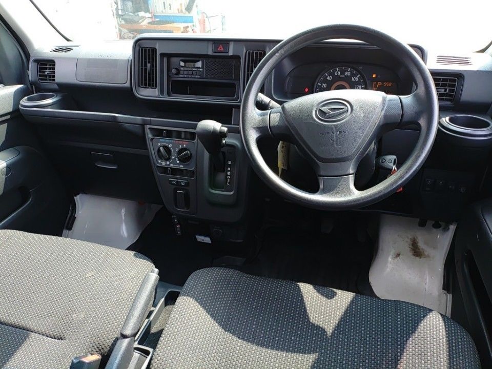 2020 Daihatsu ハイゼット カーゴ auction photo 3